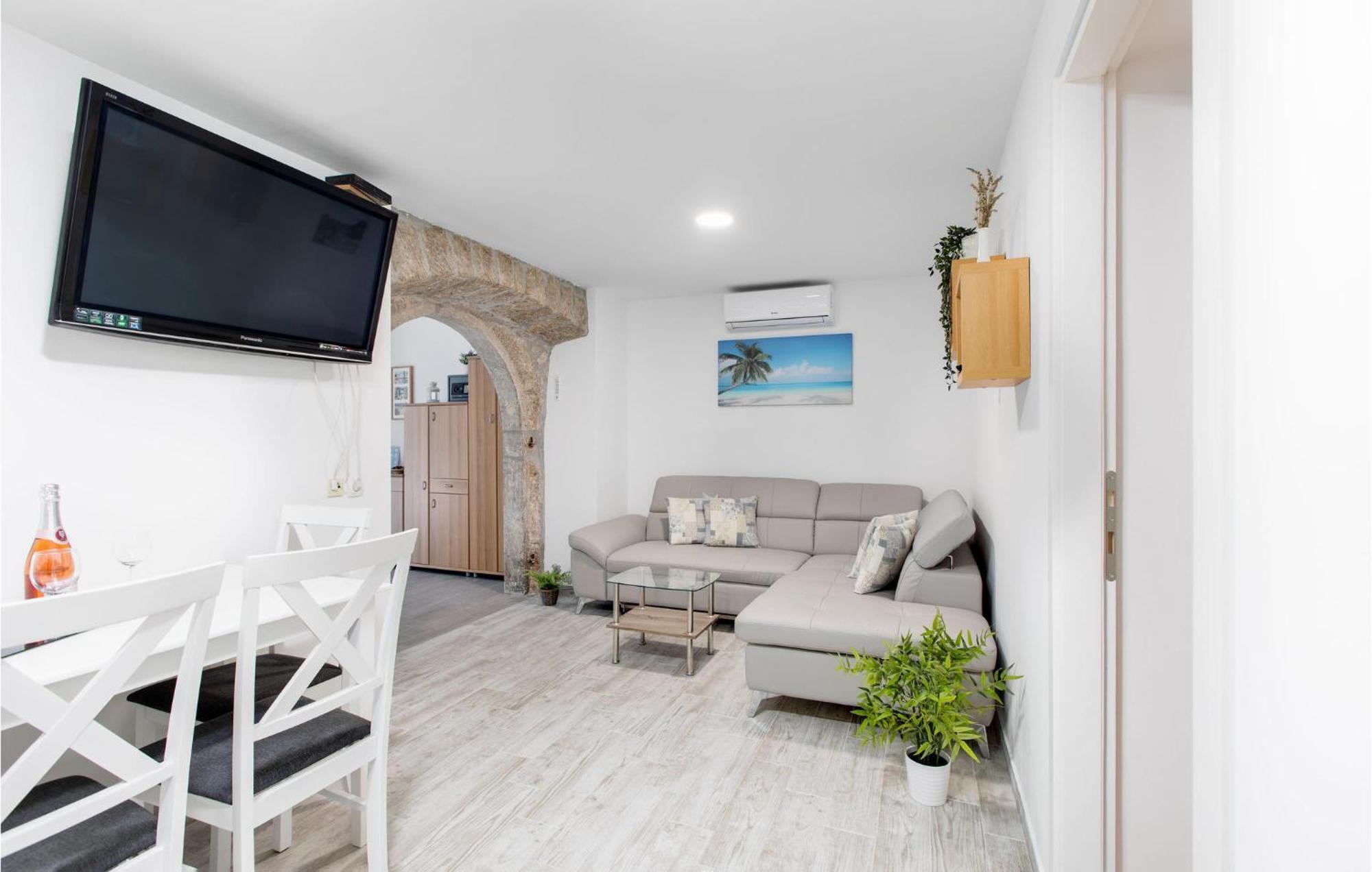 Gorgeous Apartment In Krk With Wifi Punat Luaran gambar
